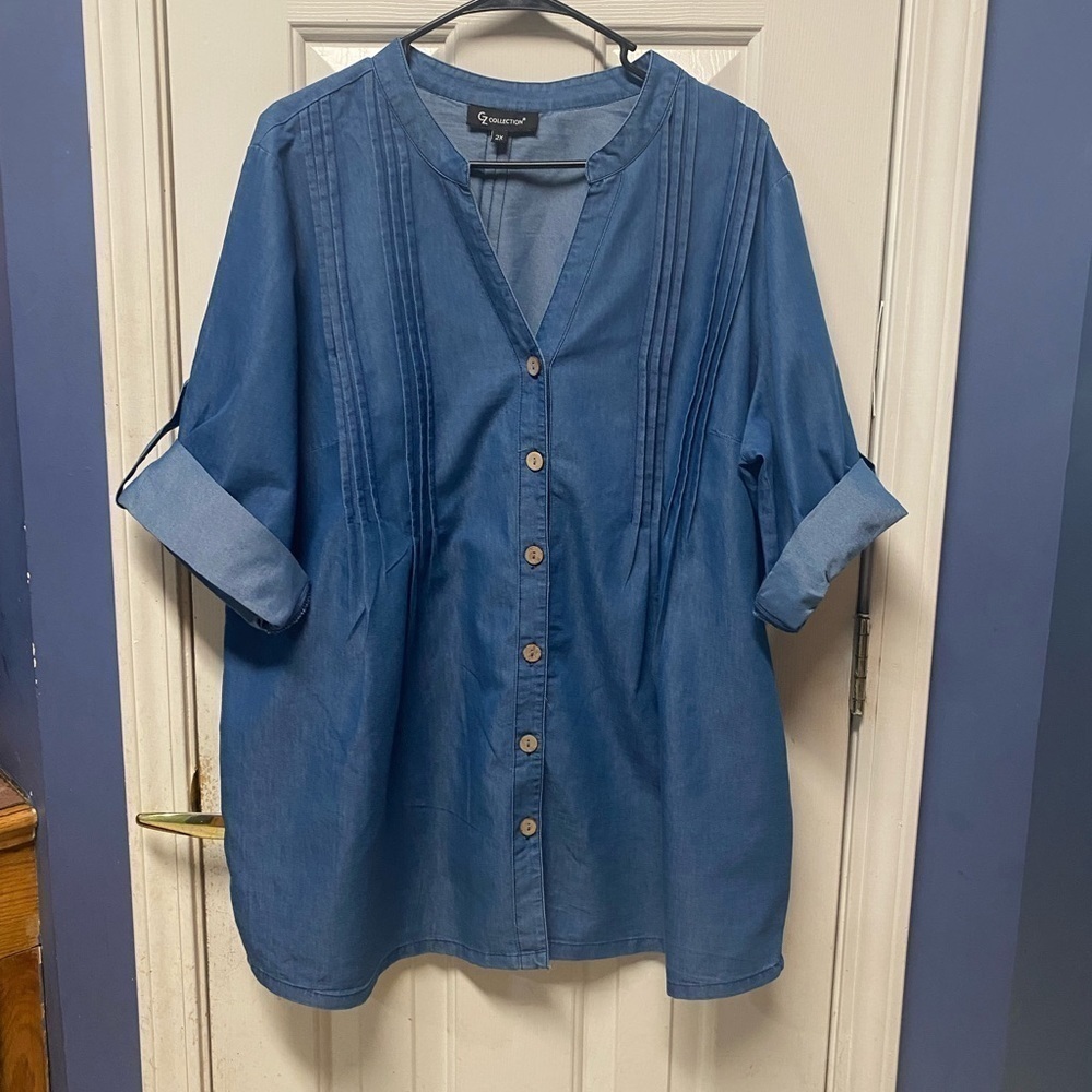 Club Z Collection Chambray Shirt Wooden Buttons Woman 2X Pleated Roll